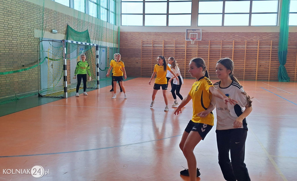 I LIGA HALOWEJ PIŁKI NOŻNEJ DZIEWCZĄT