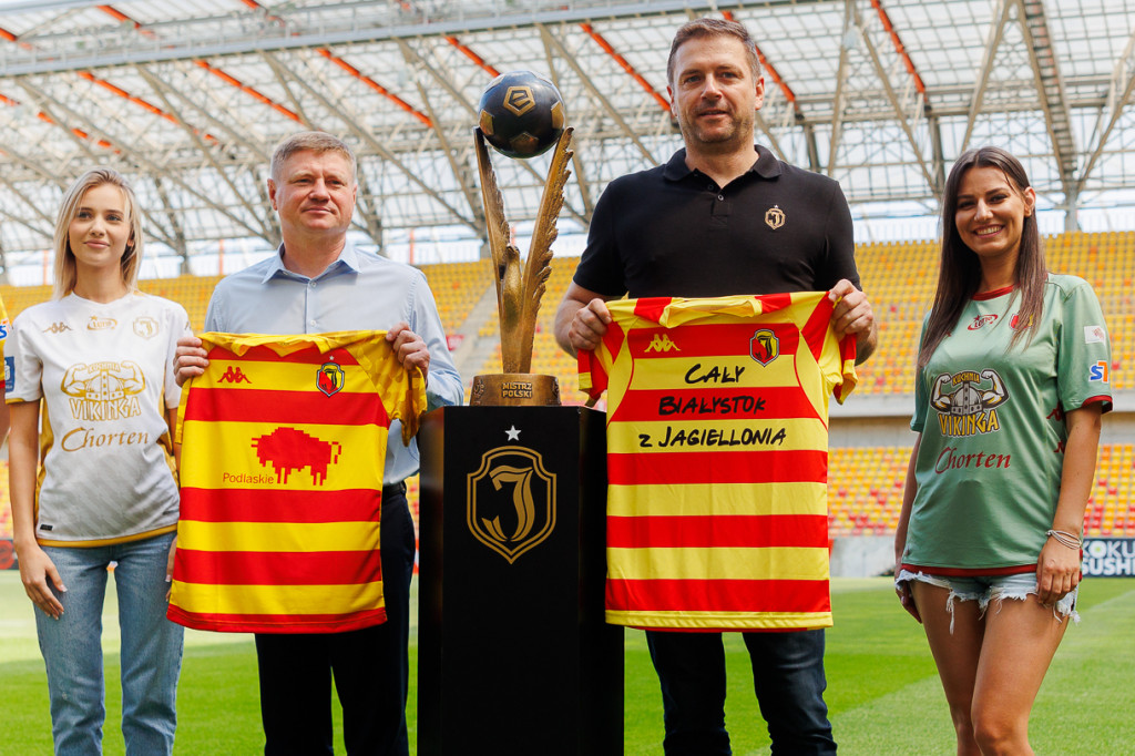 Jagiellonia Białystok zaprezentowała stroje meczowe na nowy sezon
