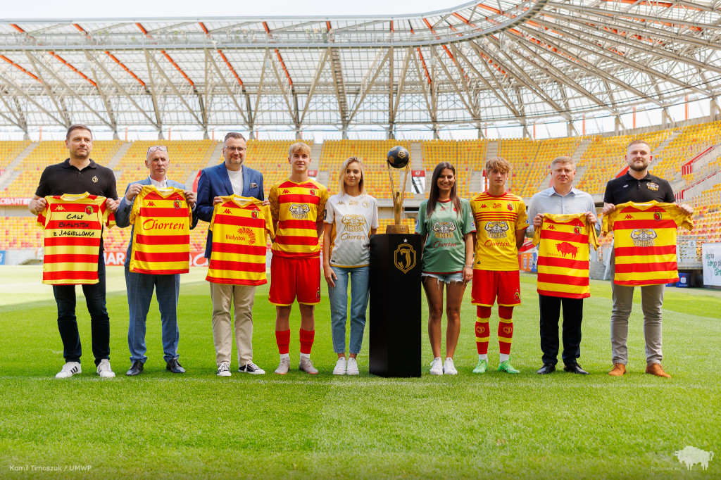Jagiellonia Białystok zaprezentowała stroje meczowe na nowy sezon