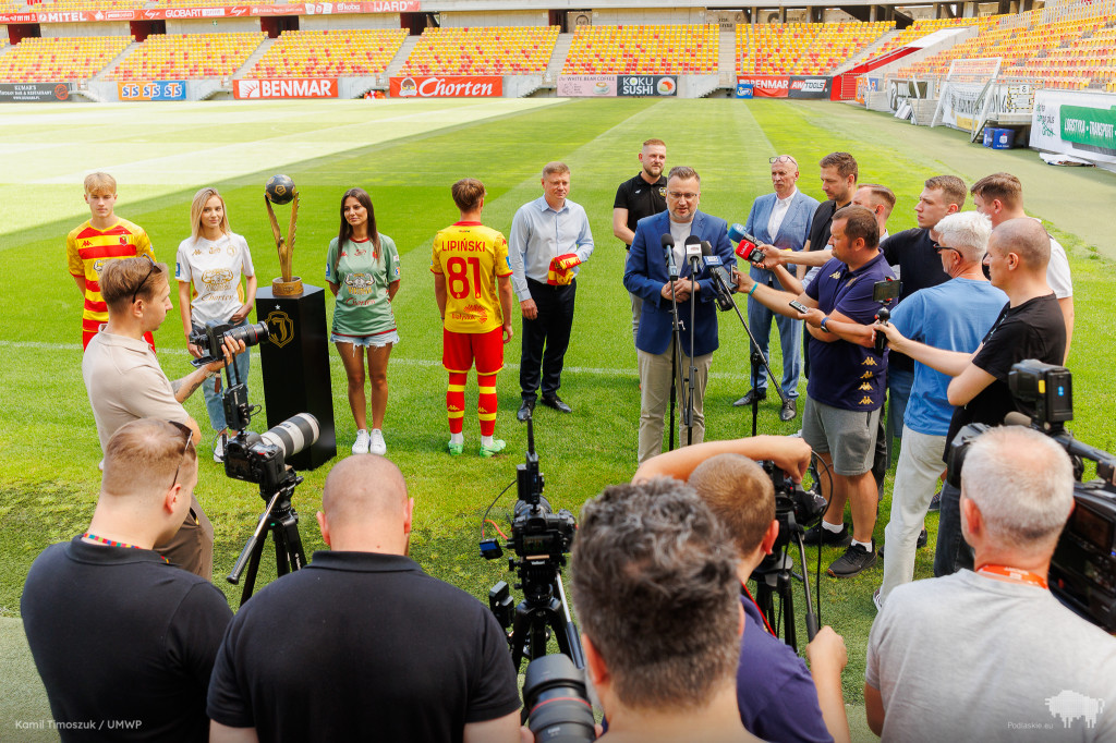 Jagiellonia Białystok zaprezentowała stroje meczowe na nowy sezon