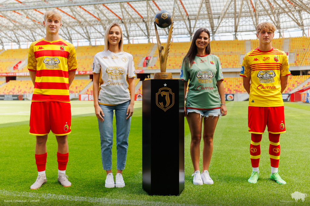 Jagiellonia Białystok zaprezentowała stroje meczowe na nowy sezon