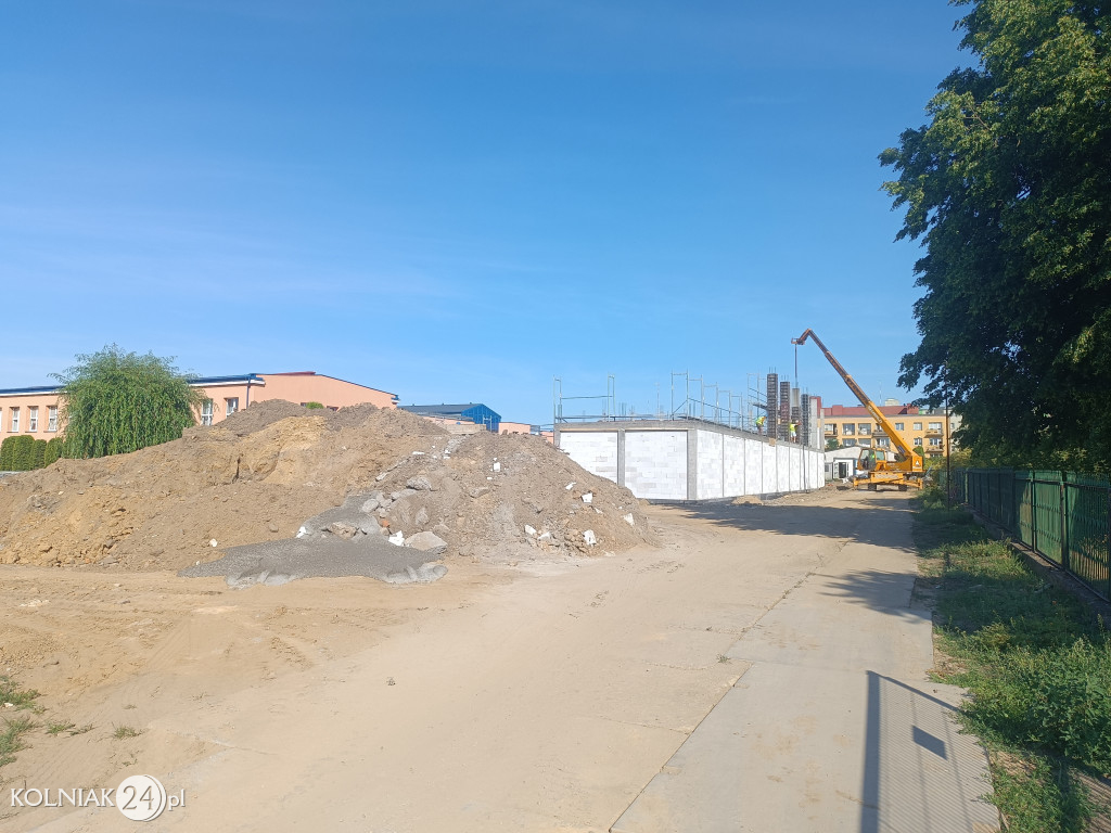 Budowa dachu sali sportowej