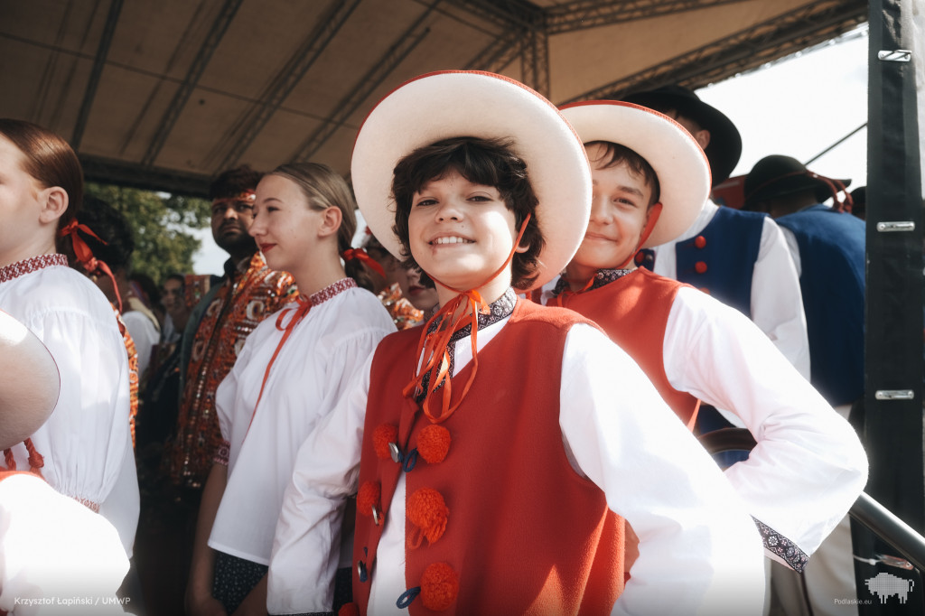 Barwne tradycje na folkowym festiwalu „Podlaskie Spotkania”