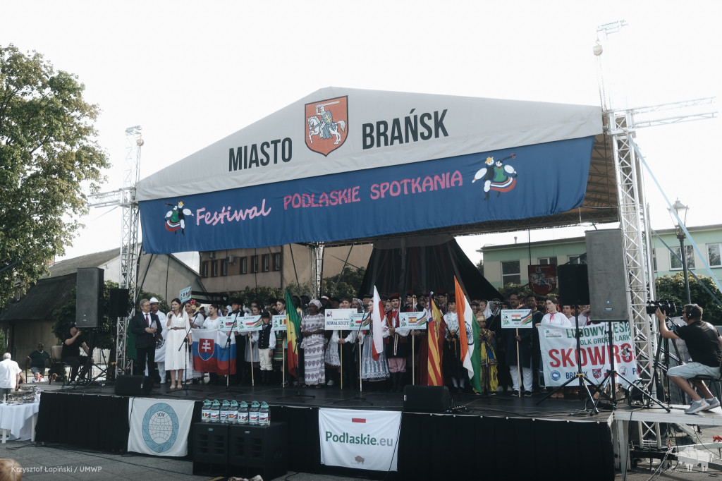 Barwne tradycje na folkowym festiwalu „Podlaskie Spotkania”