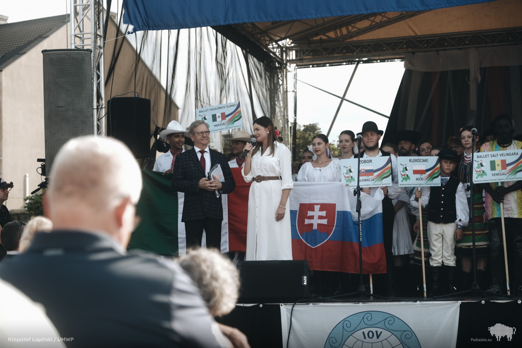 Barwne tradycje na folkowym festiwalu „Podlaskie Spotkania”