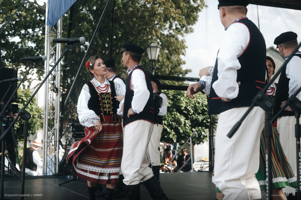 Barwne tradycje na folkowym festiwalu „Podlaskie Spotkania”