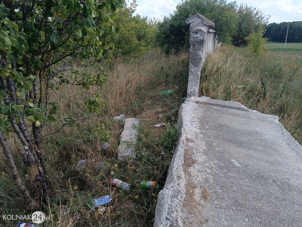 Zawalił się mur Cmentarza Żydowskiego