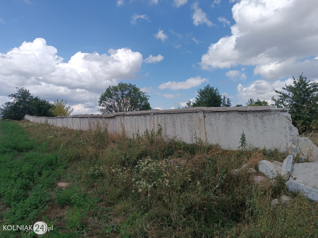 Zawalił się mur Cmentarza Żydowskiego