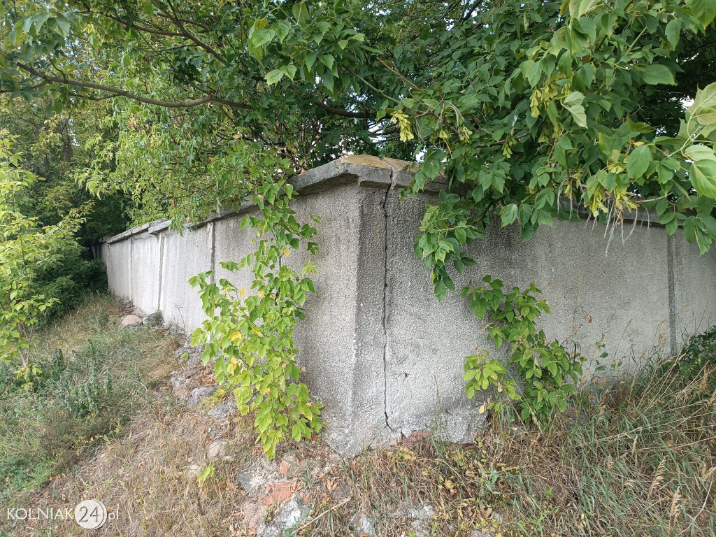 Zawalił się mur Cmentarza Żydowskiego