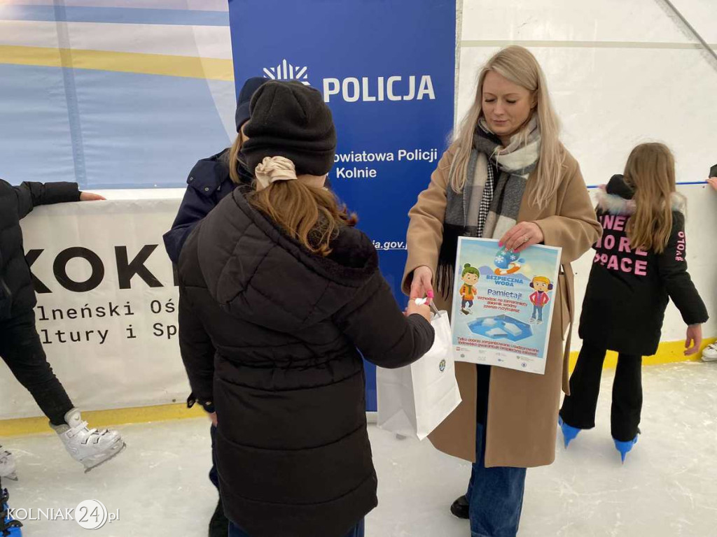 TURNIEJ ŁYŻWIARSKI Z POLICJANTAMI