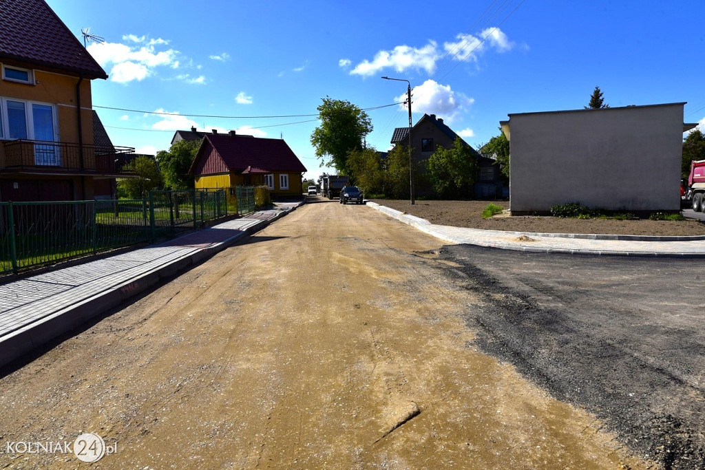 Aslat na ulicy Łabno Duże