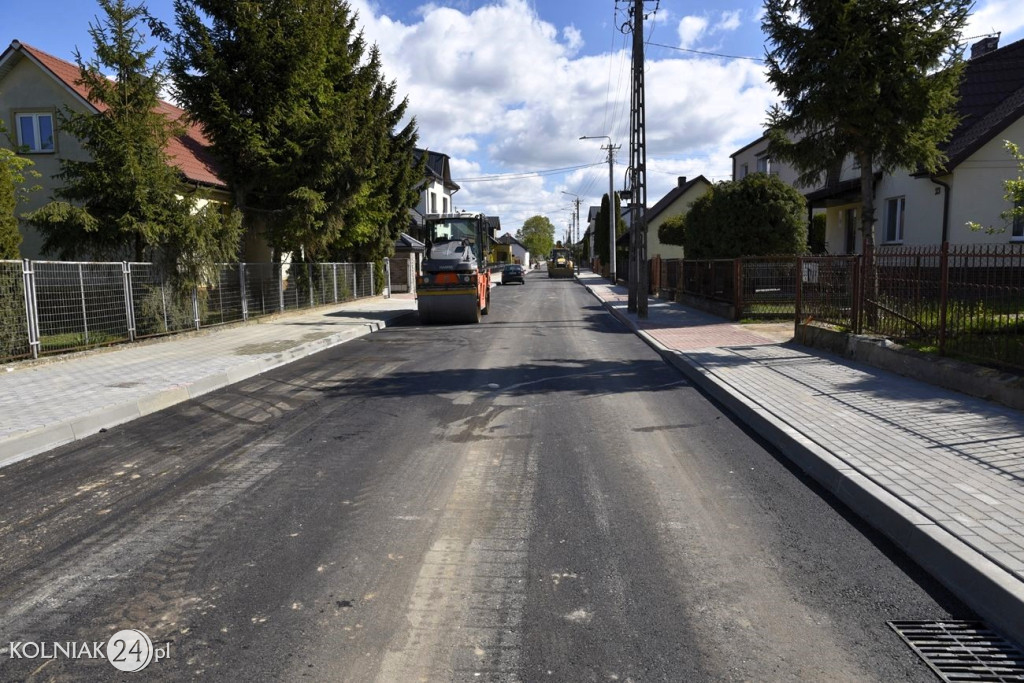 Aslat na ulicy Łabno Duże