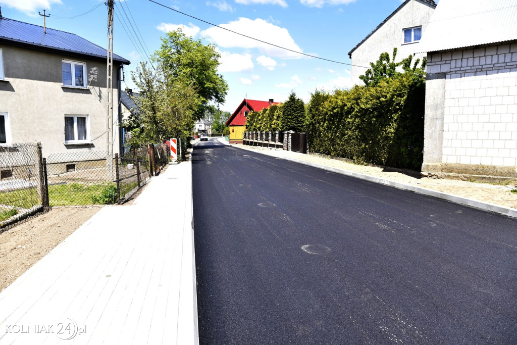 Aslat na ulicy Łabno Duże