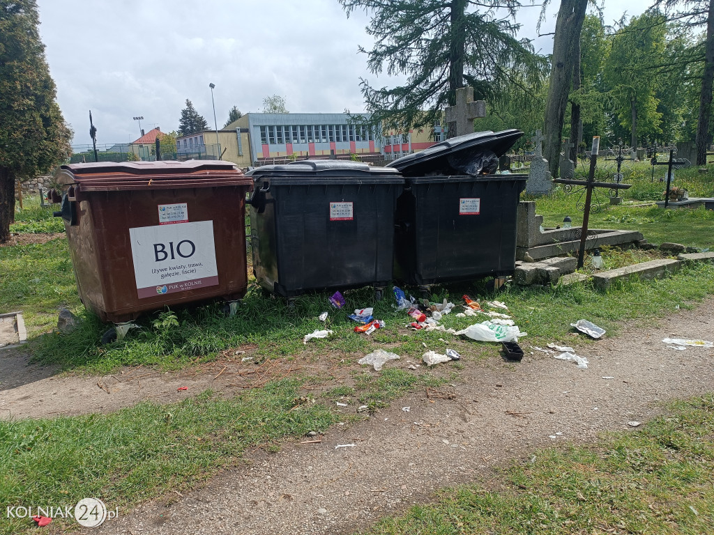 Remont muru cmentarnego