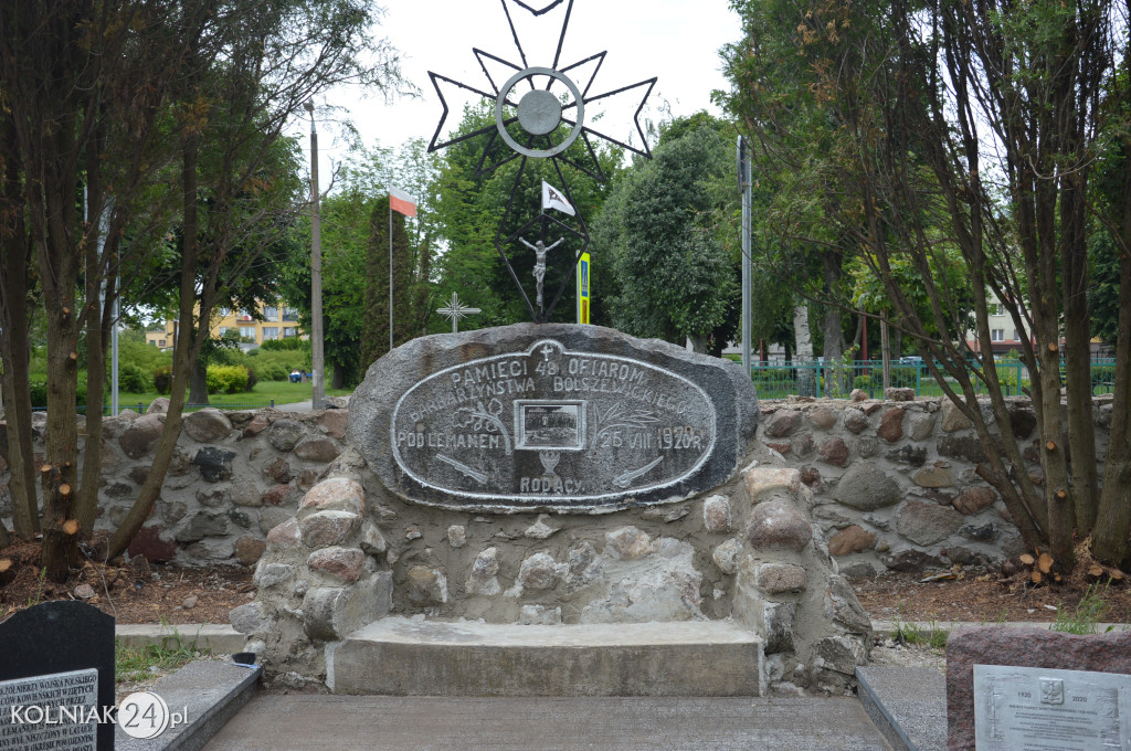 Remont muru cmentarnego