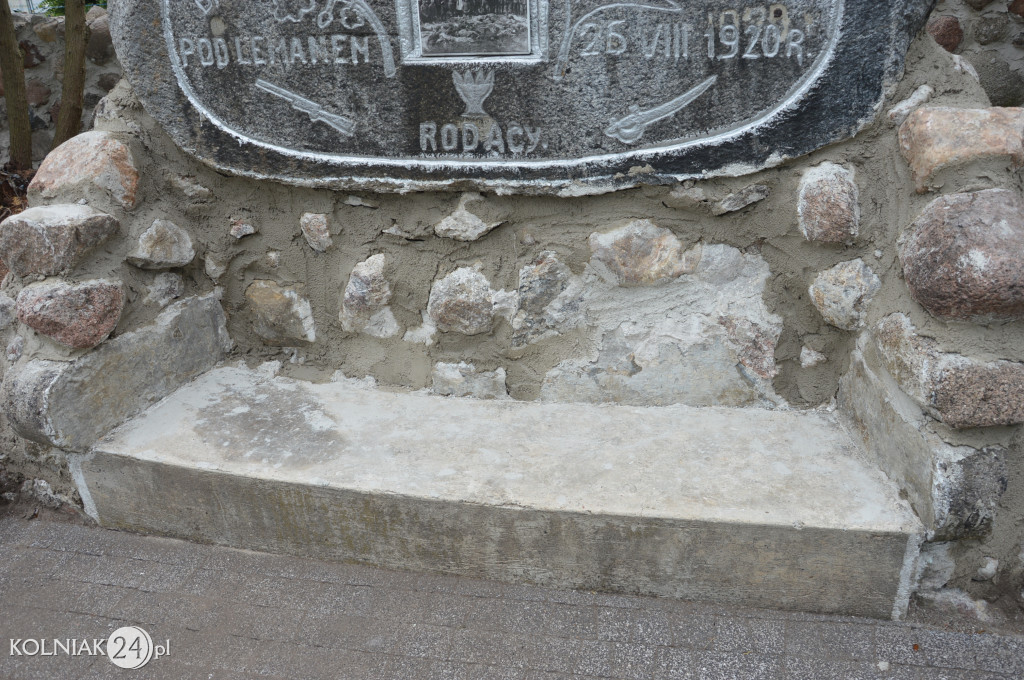 Remont muru cmentarnego