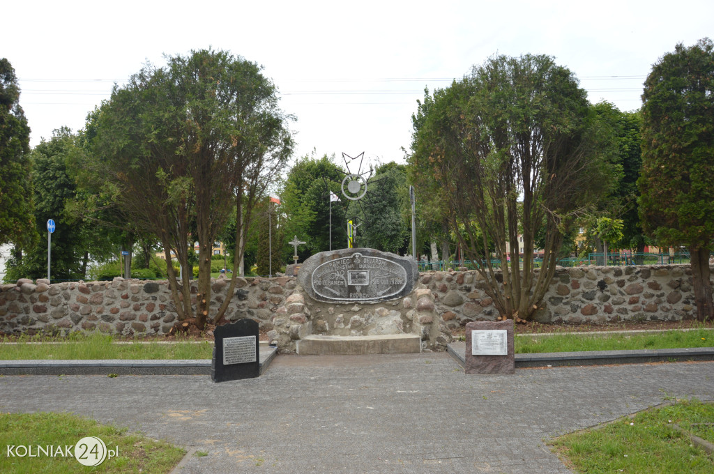Remont muru cmentarnego