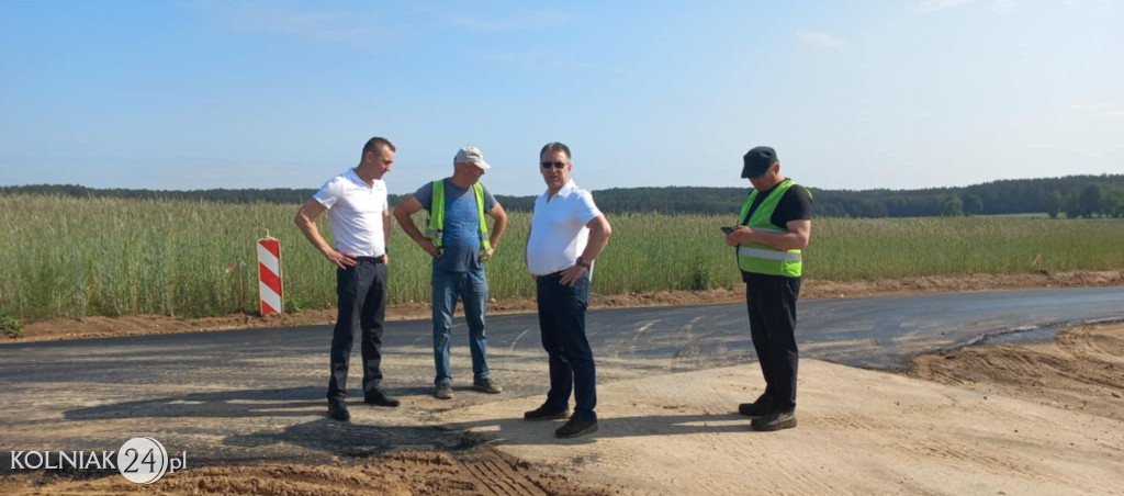 Droga w Starym Gromadzynie