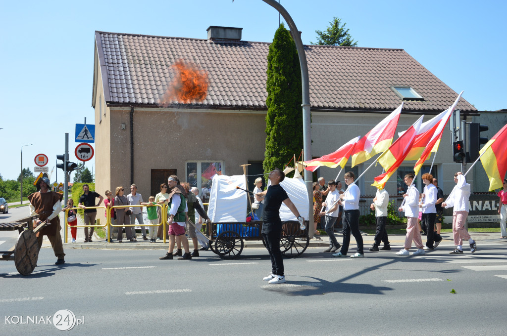 Korowód historyczny przeszedł ulicami Kolna