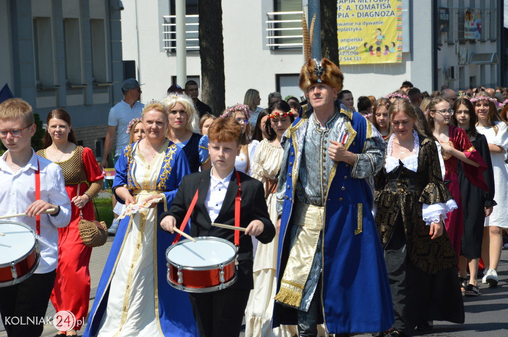 Korowód historyczny przeszedł ulicami Kolna