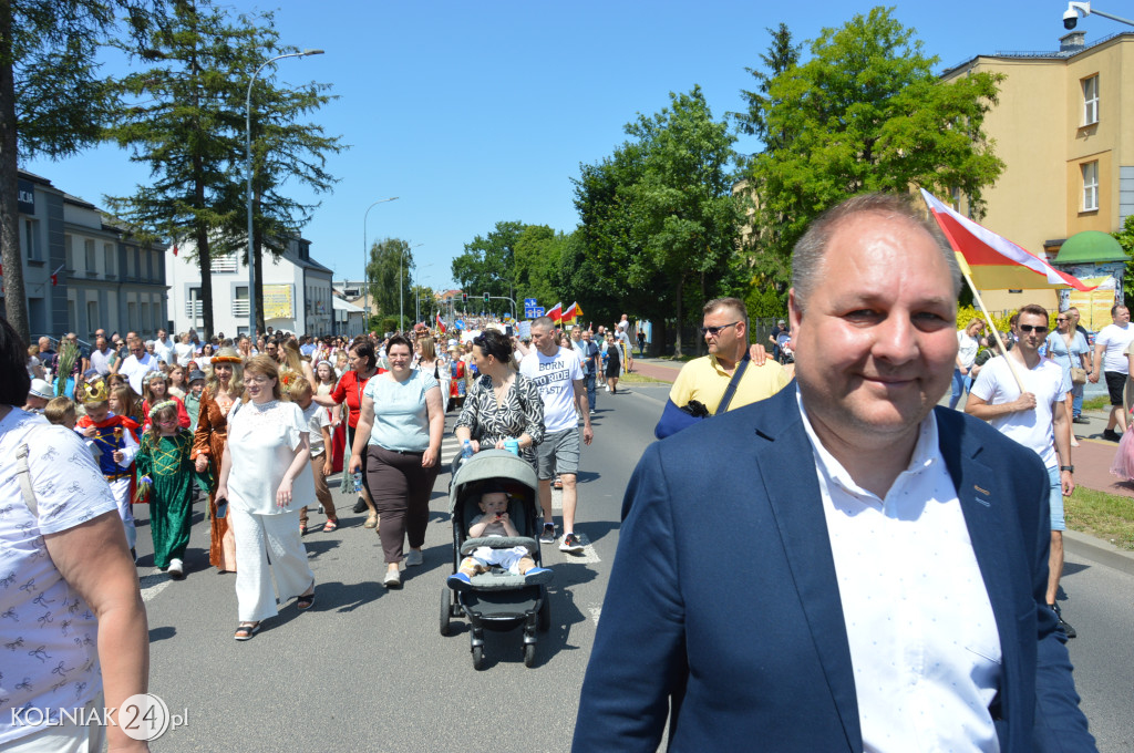Korowód historyczny przeszedł ulicami Kolna