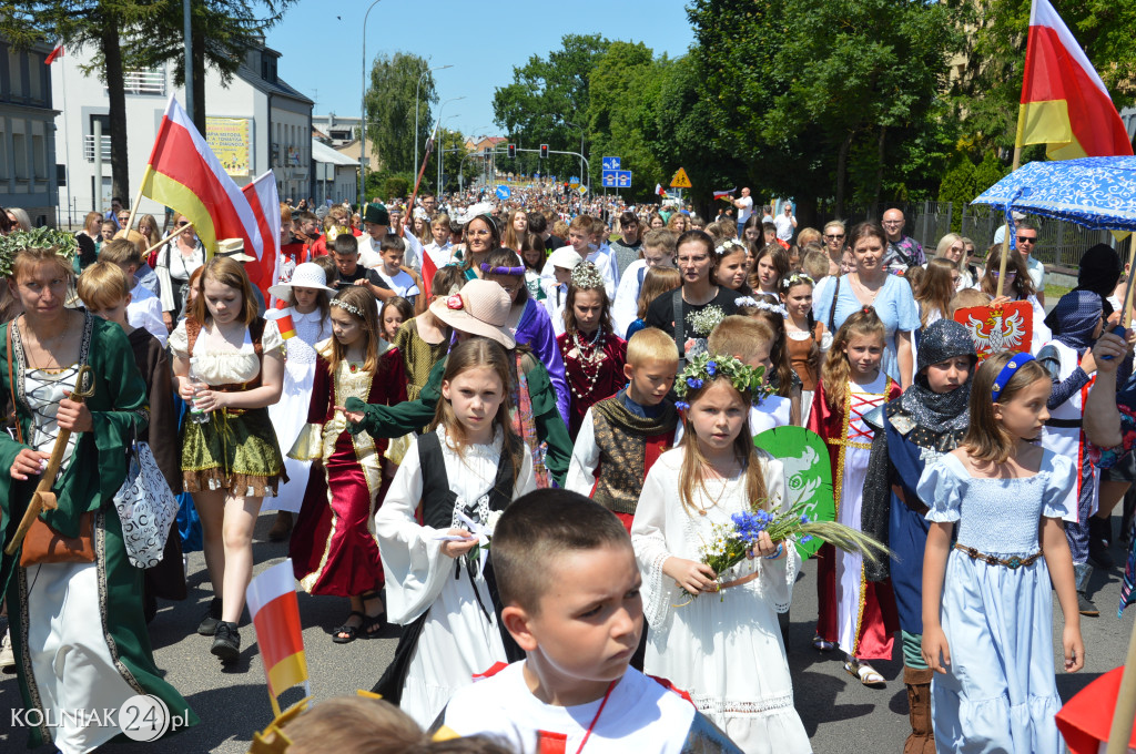 Korowód historyczny przeszedł ulicami Kolna