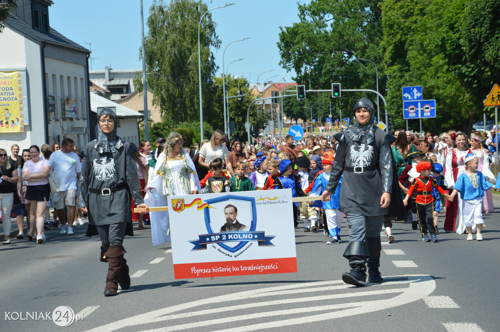 Korowód historyczny przeszedł ulicami Kolna