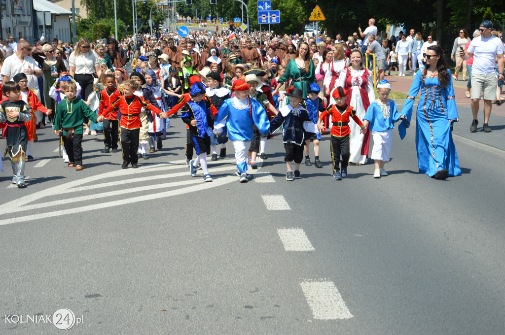Korowód historyczny przeszedł ulicami Kolna