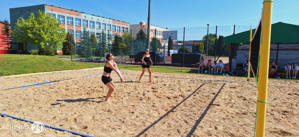 IV Szkolny Turniej Piłki Plażowej dziewcząt