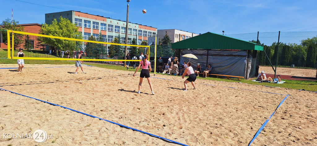 IV Szkolny Turniej Piłki Plażowej dziewcząt