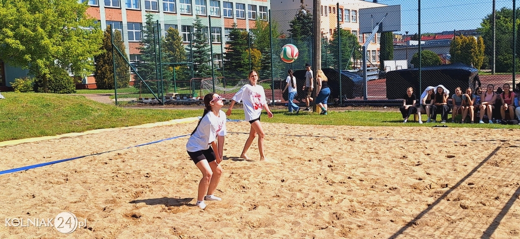 IV Szkolny Turniej Piłki Plażowej dziewcząt