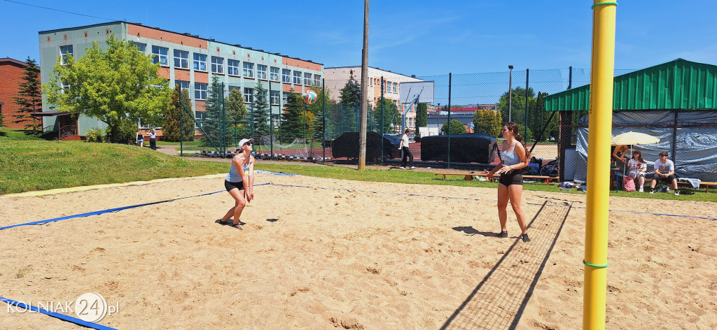 IV Szkolny Turniej Piłki Plażowej dziewcząt
