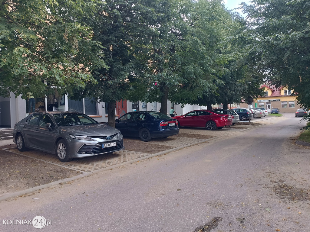 Parking przy ulicy 11 Listopada