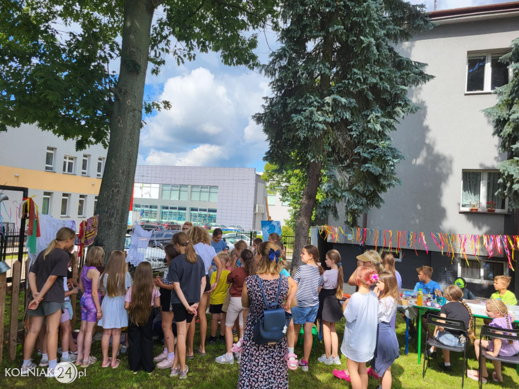 Kolorowy zawrót płotka