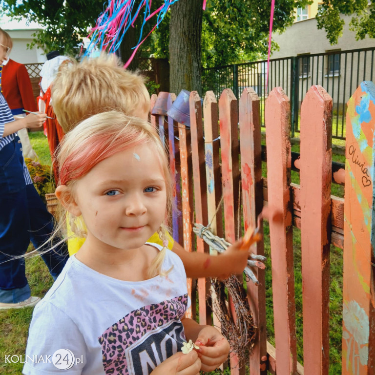 Kolorowy zawrót płotka