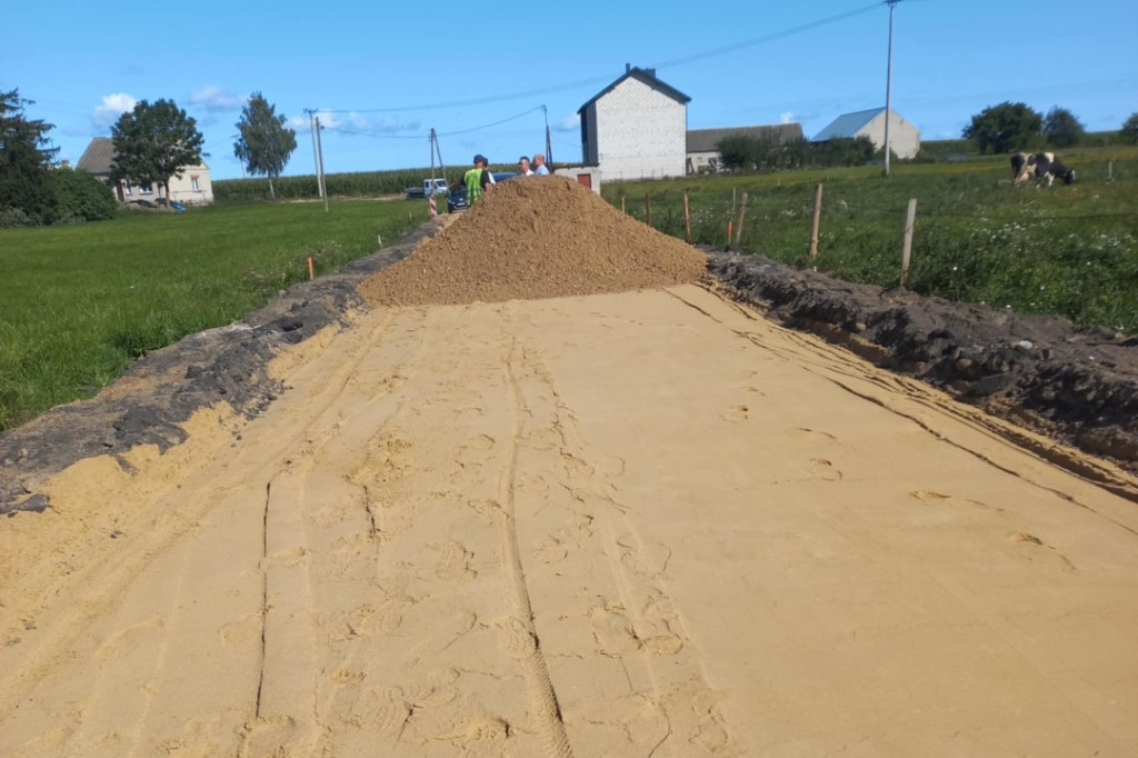Remont drogi w Czerwonem