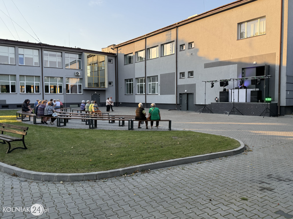 Zabawa pod chmurką