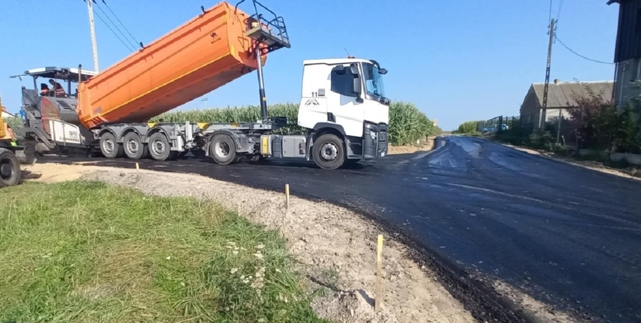 W miejscowości Czerwone trwają prace drogowe
