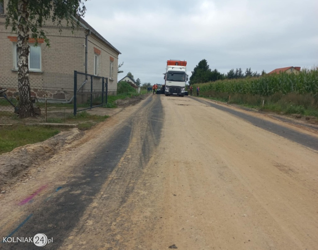 W miejscowości Czerwone trwają prace drogowe