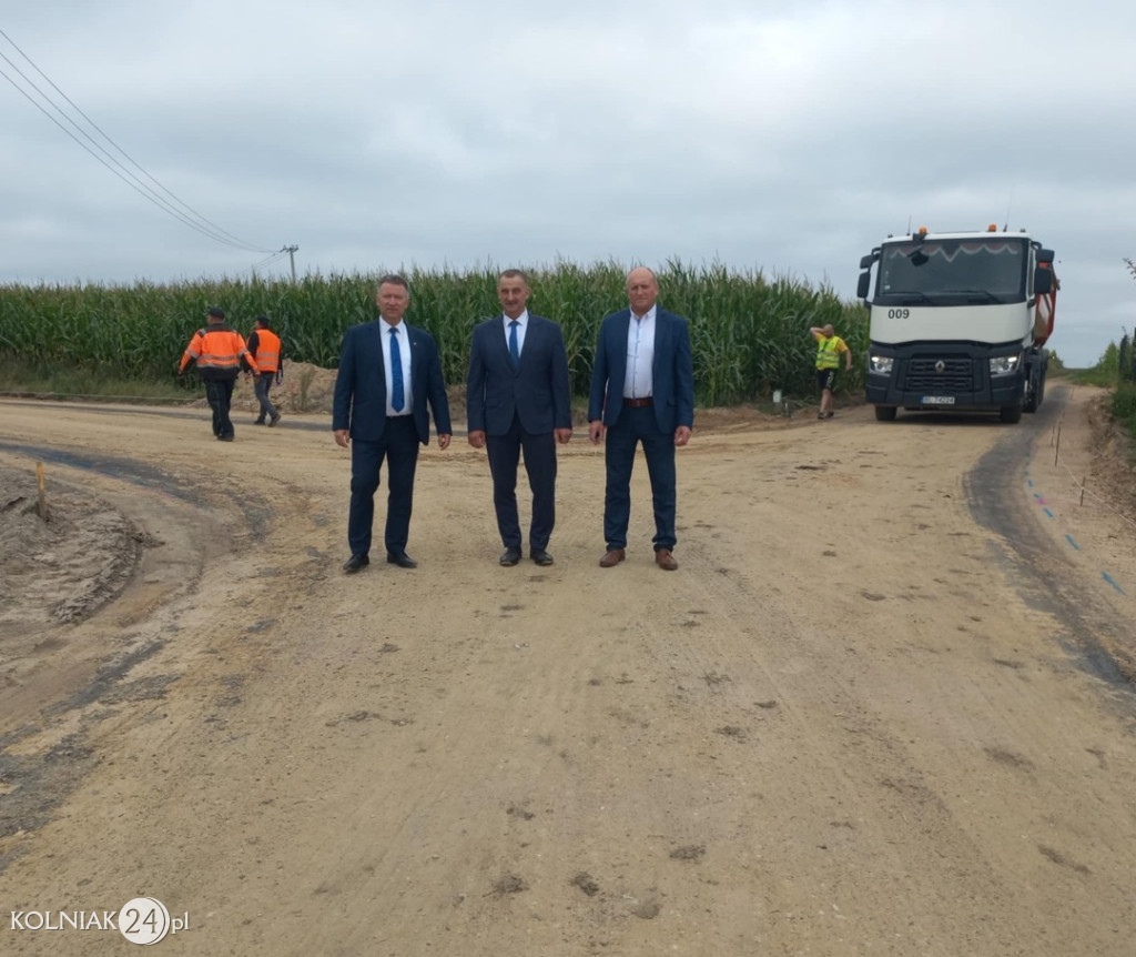 W miejscowości Czerwone trwają prace drogowe