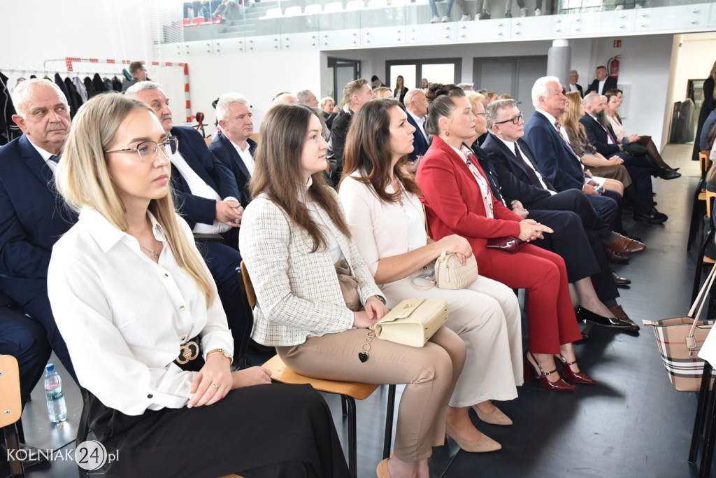 Oficjalnie otwarto nowoczesną salę sportową