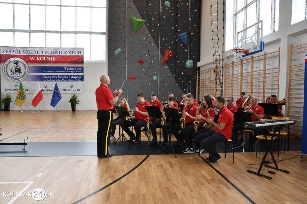 Oficjalnie otwarto nowoczesną salę sportową