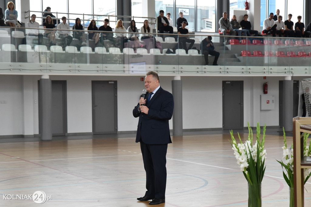 Oficjalnie otwarto nowoczesną salę sportową
