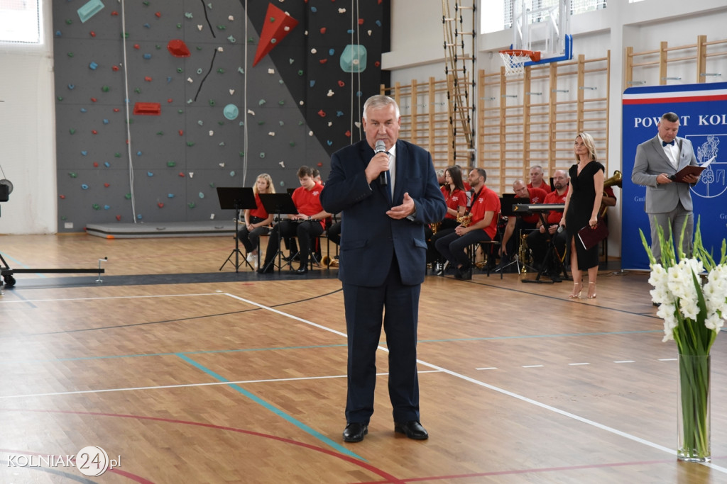 Oficjalnie otwarto nowoczesną salę sportową