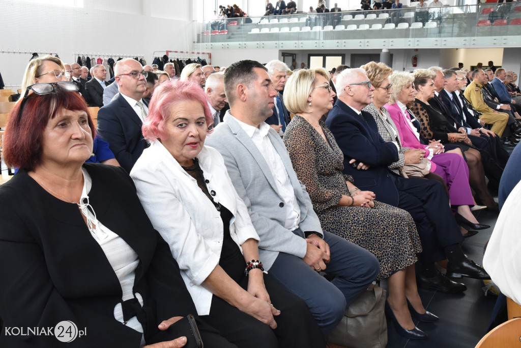Oficjalnie otwarto nowoczesną salę sportową