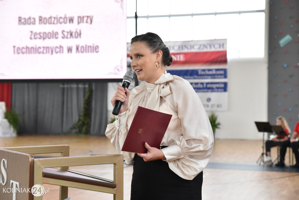 Oficjalnie otwarto nowoczesną salę sportową
