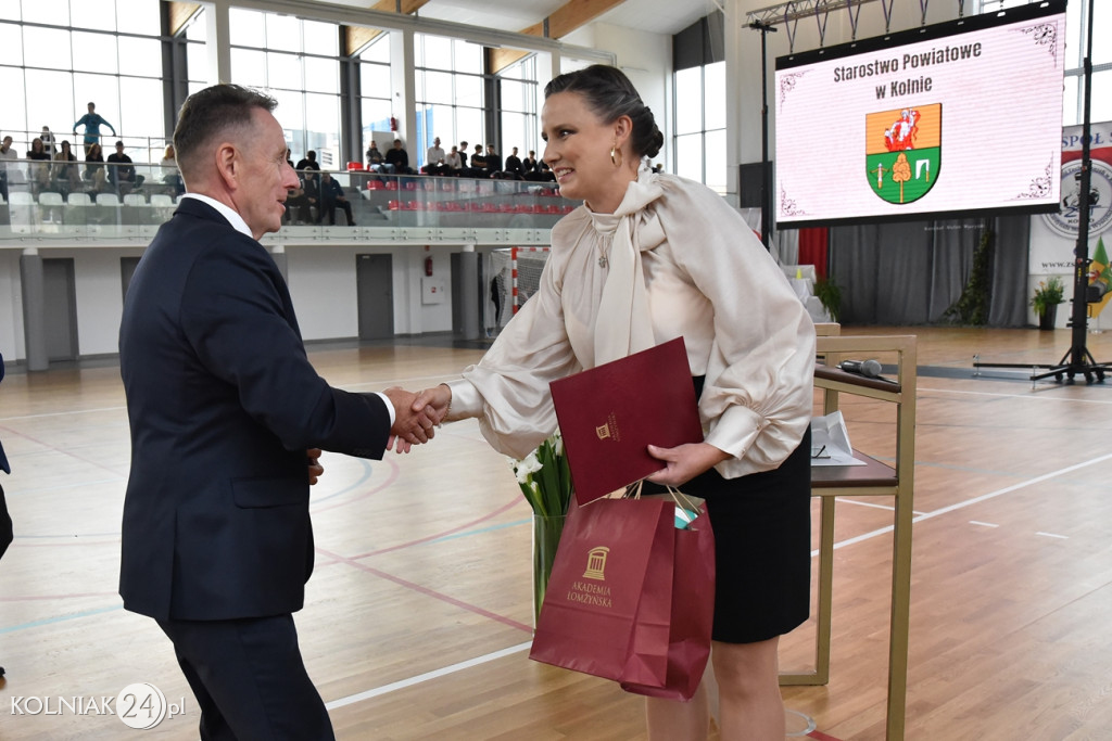 Oficjalnie otwarto nowoczesną salę sportową