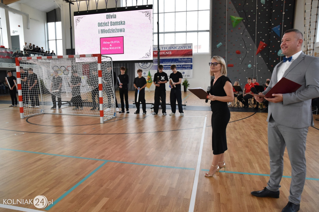 Oficjalnie otwarto nowoczesną salę sportową
