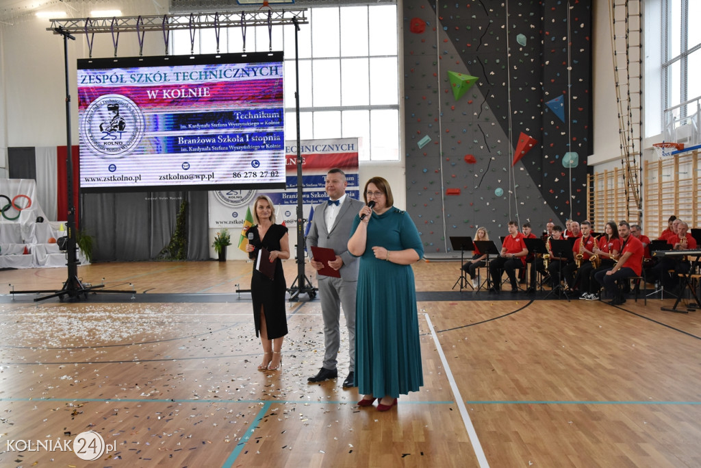 Oficjalnie otwarto nowoczesną salę sportową