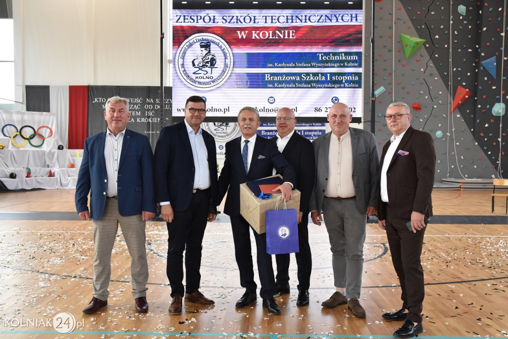 Oficjalnie otwarto nowoczesną salę sportową